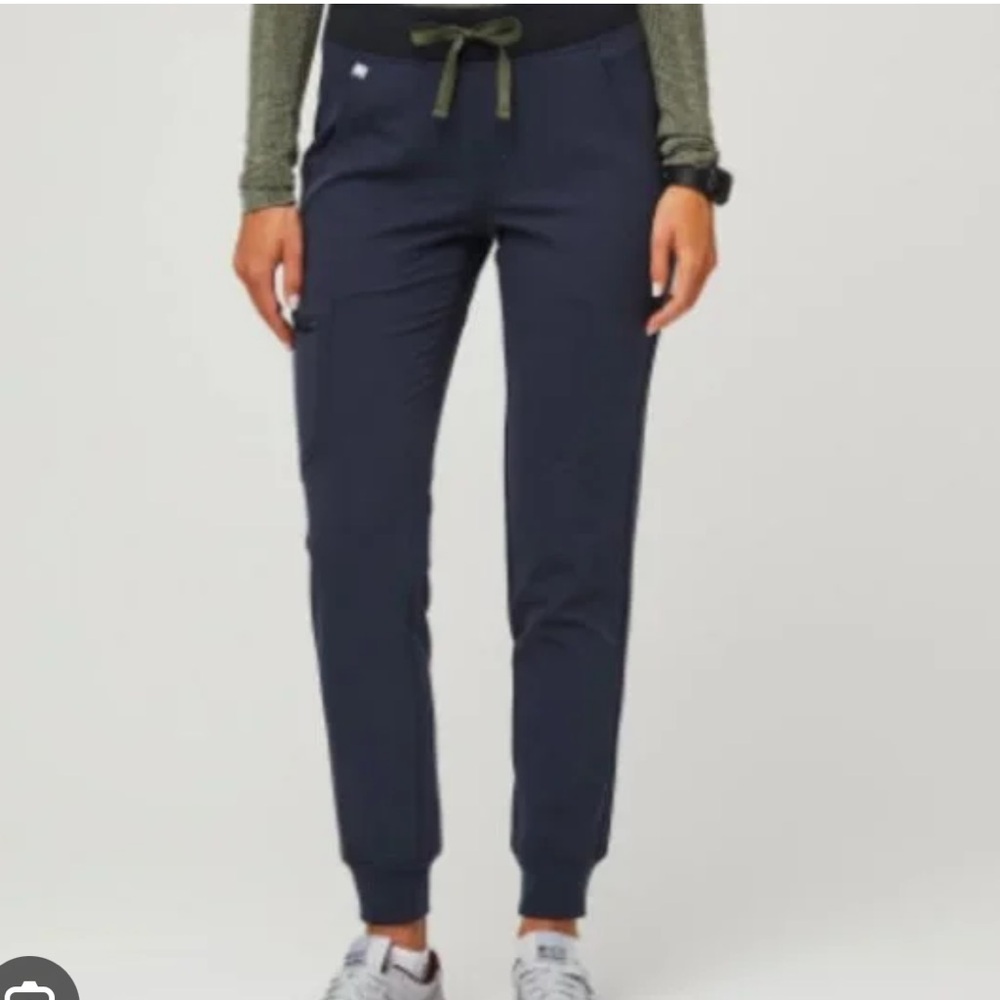 Zamora - Jogger
Scrub Pants 
Quiet Navy